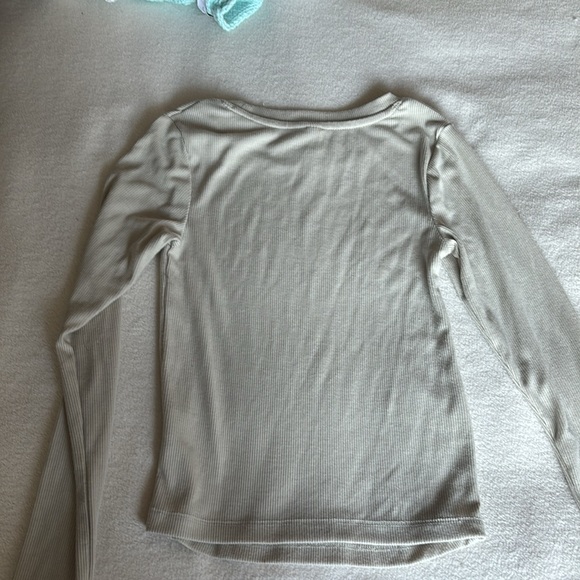 KGMTL Ribbed Crew Neck Top - Picture 4 of 4